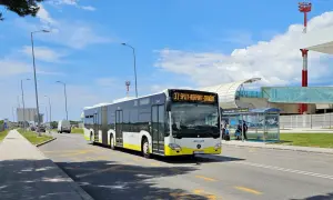 Autobus linii 37 obsługuje komunikację miejską Split, jadąc w kierunku lotniska i Trogiru.
