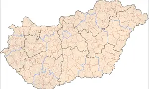 Mapa administracyjna Węgier z zaznaczonymi granicami powiatów i rzekami. Pokazuje, gdzie leżą Węgry w Europie Środkowej.