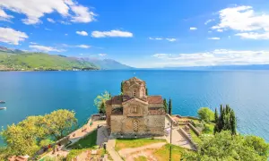 Kościół św. Jana w Ochrydzie, Macedonia. Piękne widoki i przystępne ceny wycieczek.