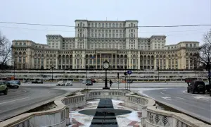 Pałac Parlamentu w Bukareszcie, monumentalna budowla, robi ogromne wrażenie. Warto zobaczyć to miejsce.