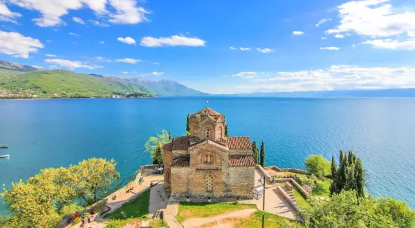 Kościół św. Jana w Ochrydzie, Macedonia. Piękne widoki i przystępne ceny wycieczek.