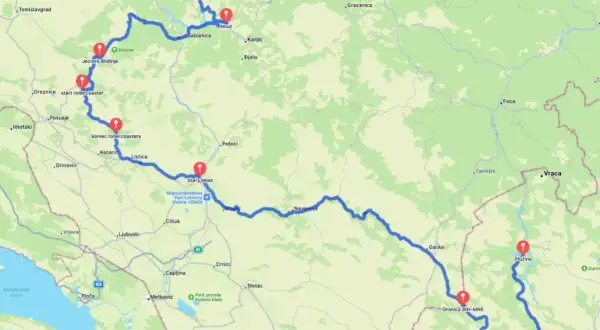 Trasa przez Czarnogórę i Bośnię, z zaznaczonymi punktami: Jezioro Blidinje, Mostar, Plužine.