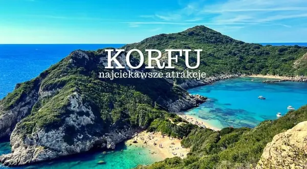 Korfu: malownicza zatoka z turkusową wodą i plażą. Idealne miejsce, by odkryć najciekawsze atrakcje wyspy.