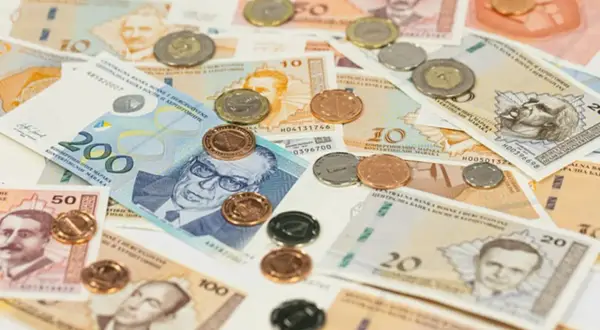 Banknoty i monety, w tym 200 marek, wskazują, jaka waluta w Bośni i Hercegowinie.