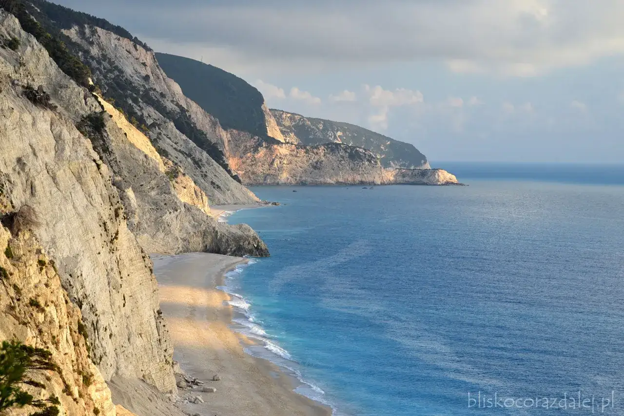 Spektakularne lefkada plaże z białymi klifami i turkusową wodą. Idealne miejsce na relaks.