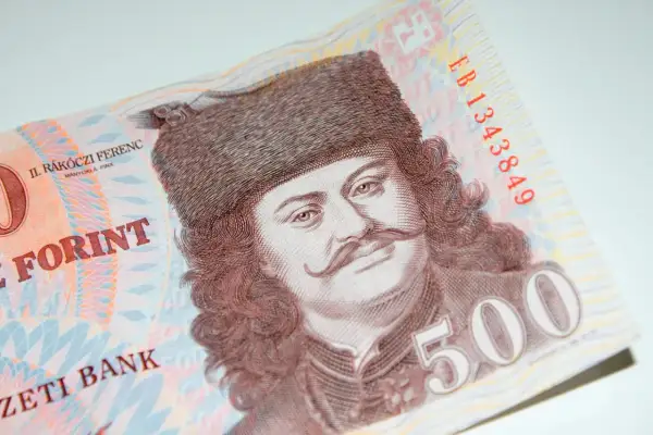 Węgierskie pieniądze: portret II. Rakoczego Ferenca na banknocie 500 forintów.