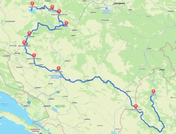 Trasa przez Czarnogórę i Bośnię, z zaznaczonymi punktami: Jezioro Blidinje, Mostar, Plužine.